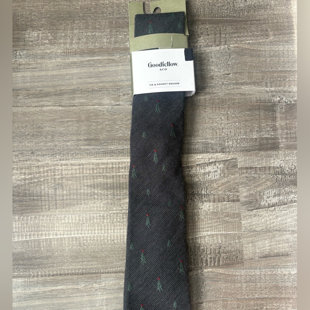 Goodfellow & Co Men’s Christmas Tree Design Tie Gray New